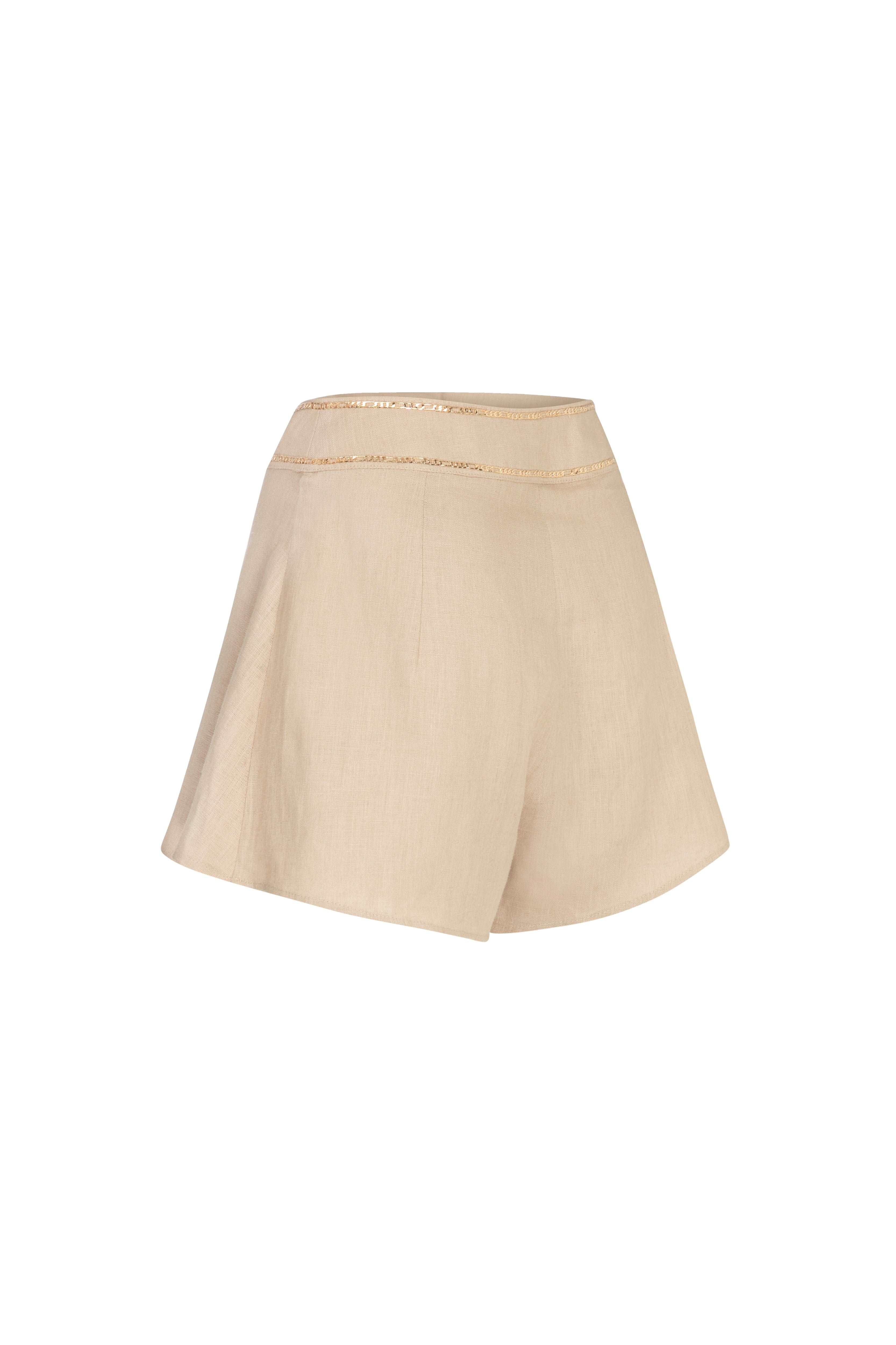 Beige Linen Shorts With Pleat And Gold Chain Details With Chain