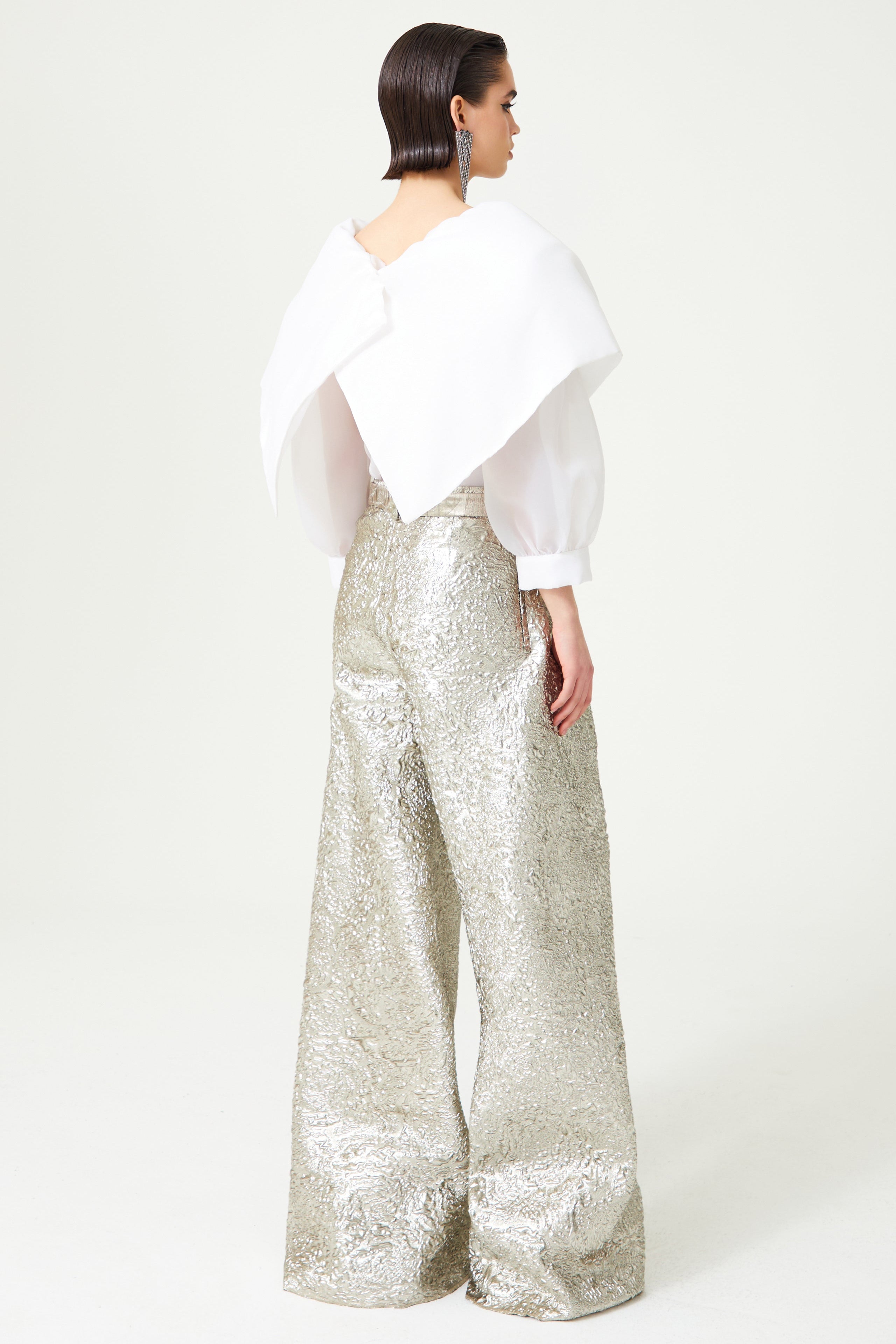 FW24-T-1002-White-40 raisa_vanessa white-flower-detailed-royal-neckline-silk-organza-shirt