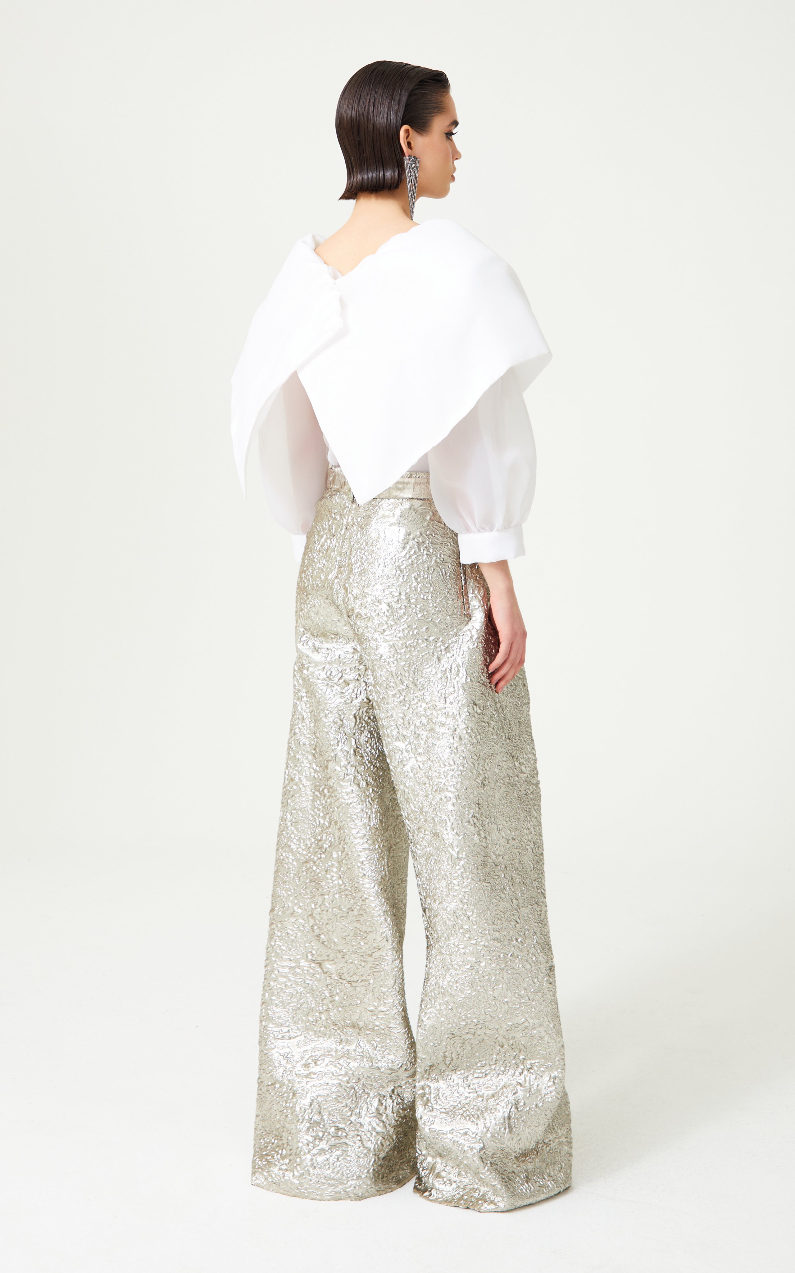 FW24-T-1002-White-40 raisa_vanessa white-flower-detailed-royal-neckline-silk-organza-shirt