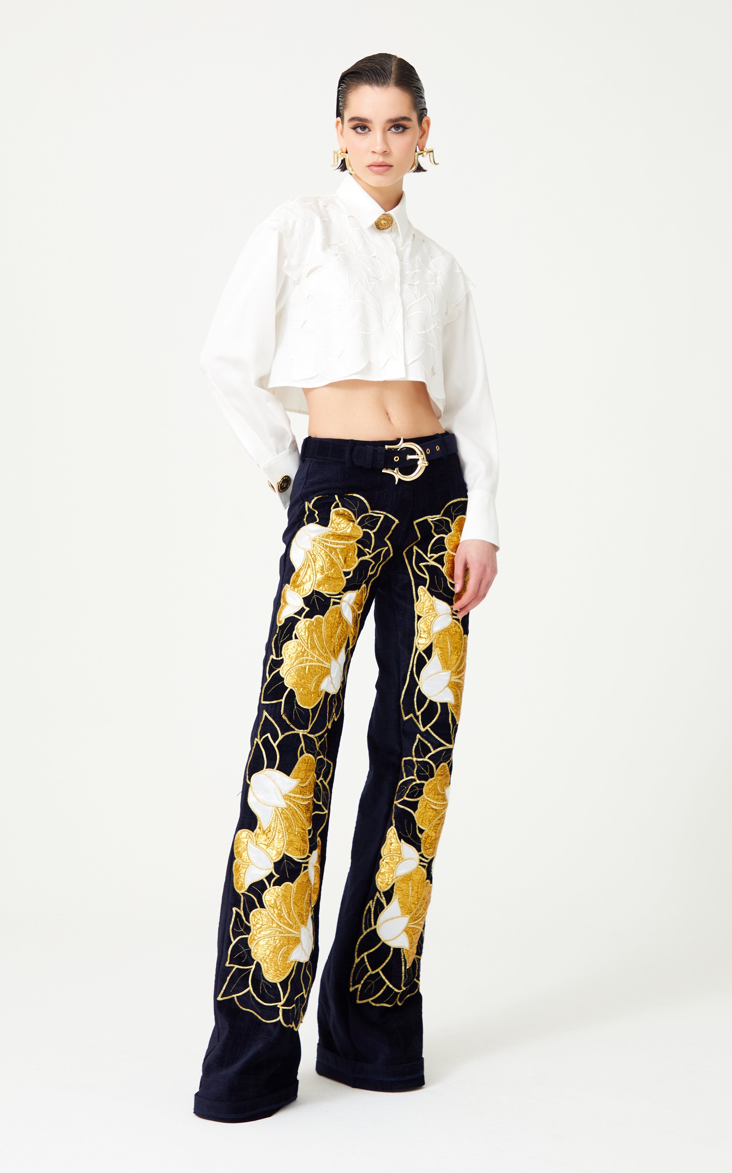 FW24-T-1006-White-34 raisa_vanessa white-flower-brouded-short-shirt