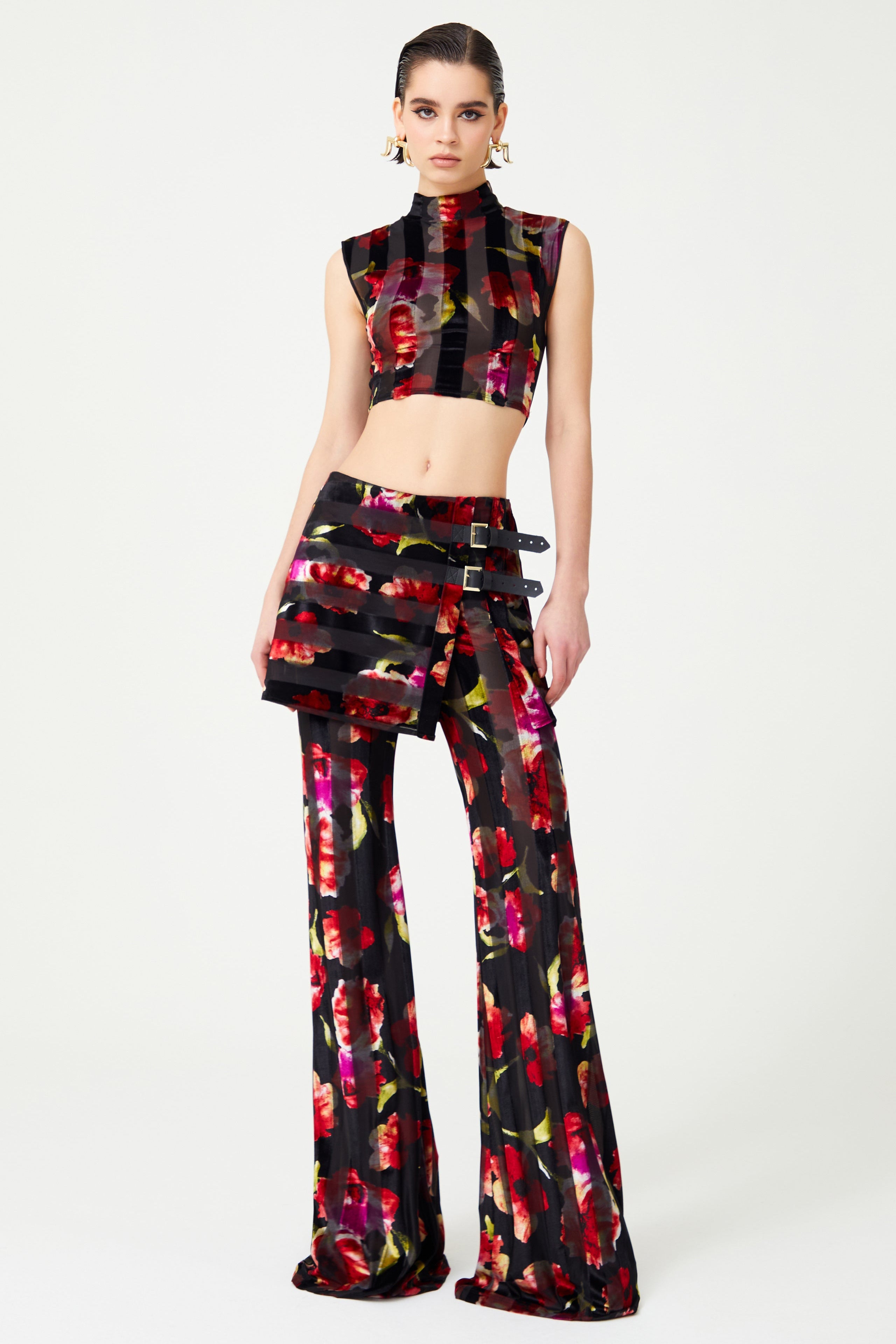 FW24-T-1009-Printed Red-34 raisa_vanessa red-flower-printed-stretchy-crop-top