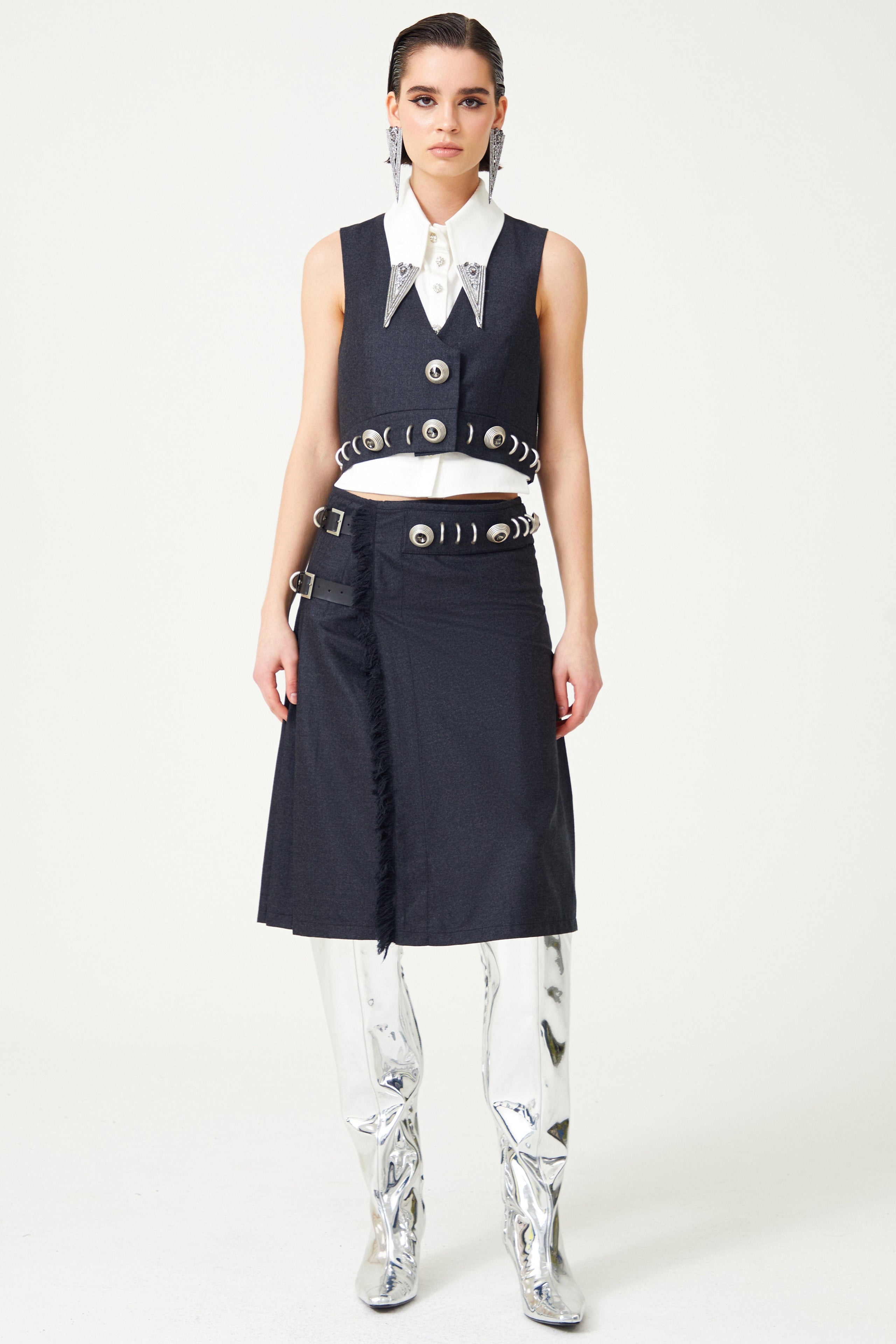 FW24-T-1020-Anthracite-34 raisa_vanessa dark-grey-wool-vest-with-metallic-buttons-and-piercing-detail