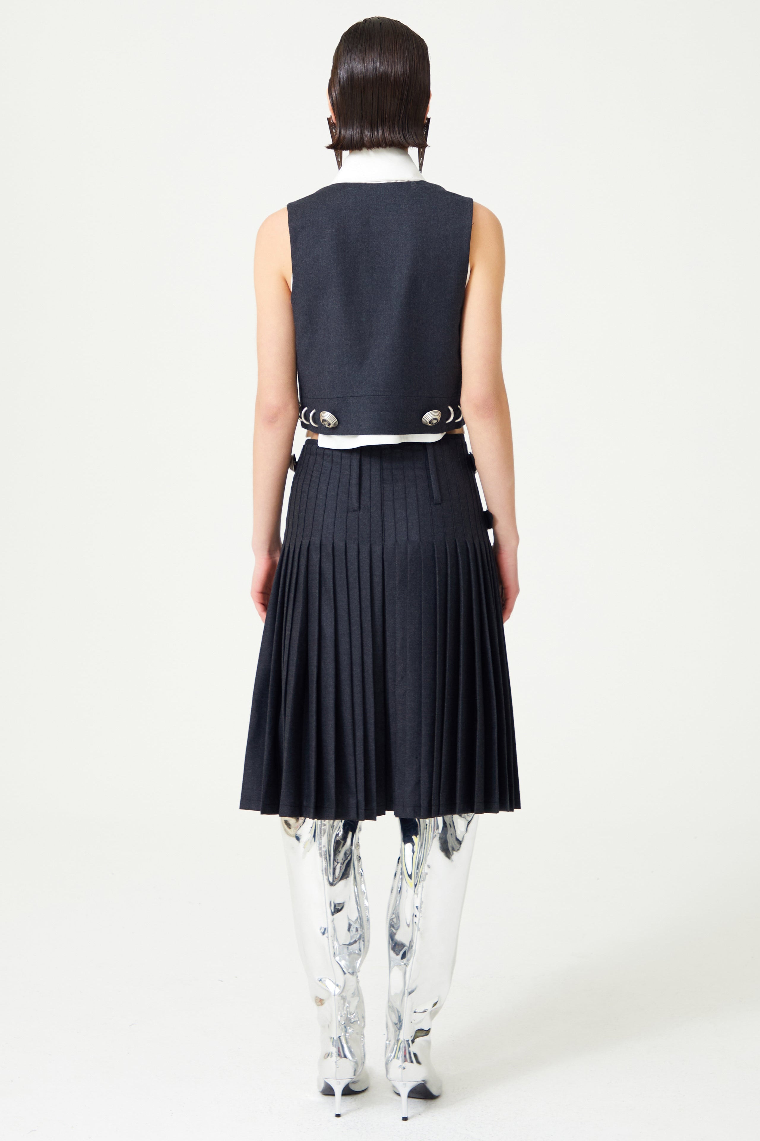 FW24-T-1020-Anthracite-40 raisa_vanessa dark-grey-wool-vest-with-metallic-buttons-and-piercing-detail