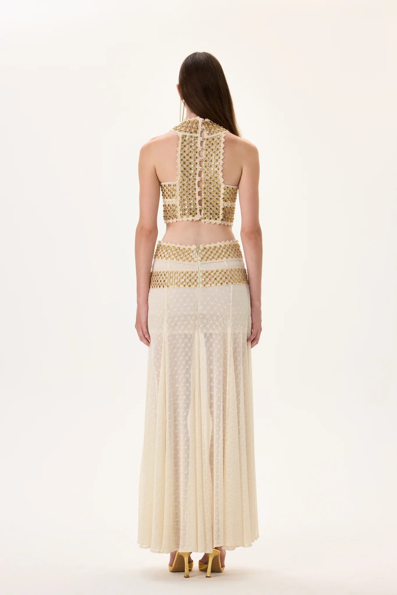 SS26-T-1013-38 raisa_vanessa knitted-crop-top-with-gold-metal-borderline-and-fully-buttoned-back