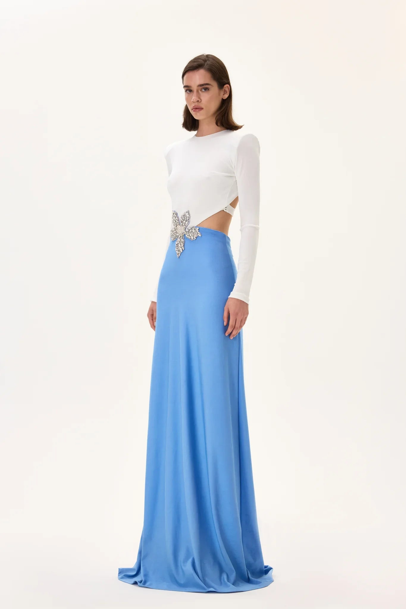 SS26-D-1002-36 raisa_vanessa backless-buzzy-gown-with-crystal-flower-on-the-waist