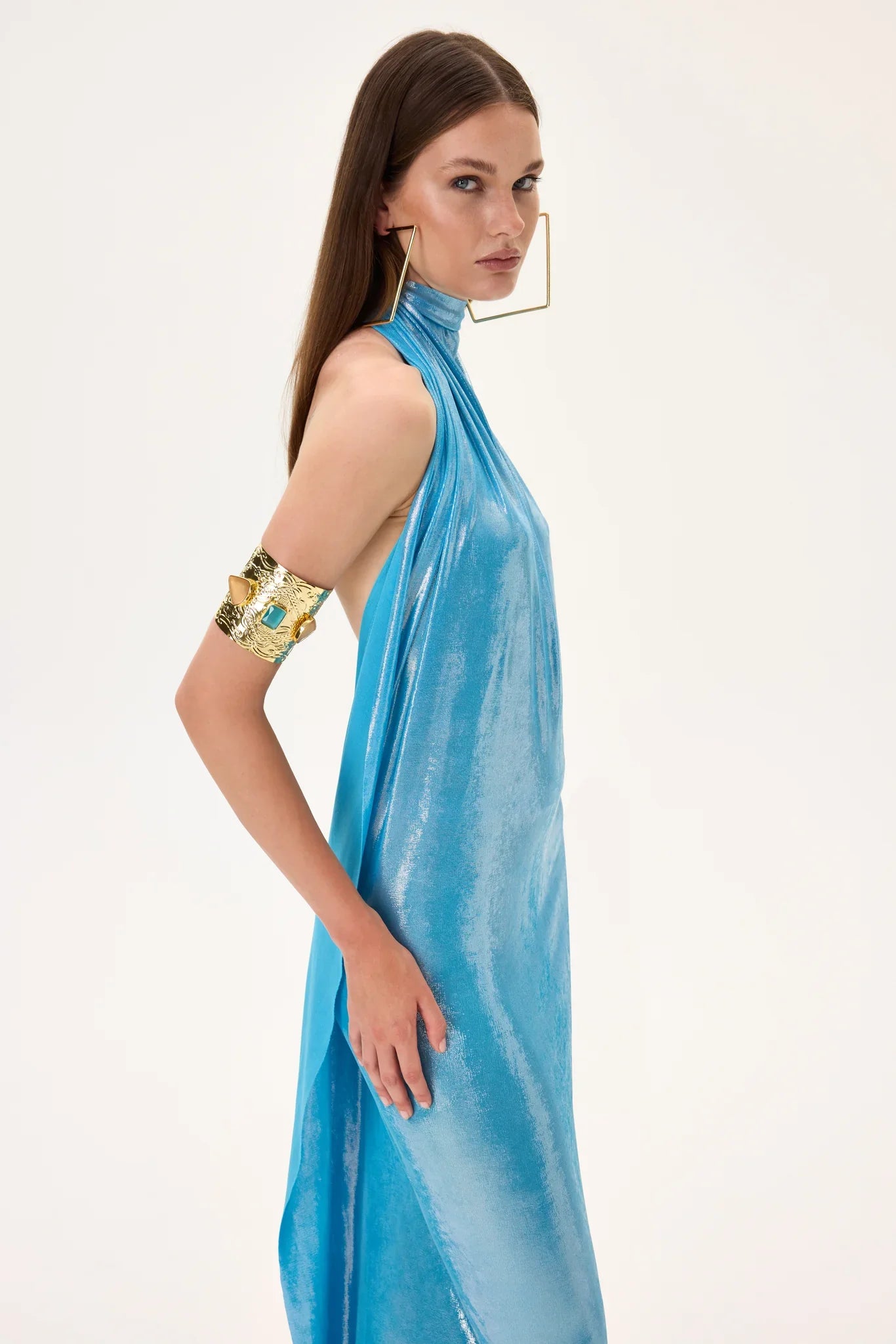 SS26-D-1006-36 raisa_vanessa metallic-jersey-halter-neck-maxi-gown-with-gold-back-accessory
