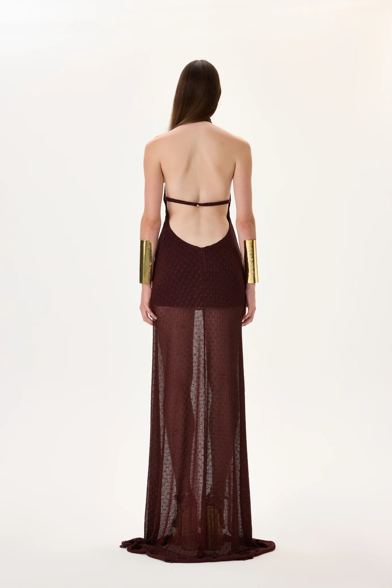 SS26-D-1019-36 raisa_vanessa knitted-burgundy-halter-neck-maxi-dress-with-gold-metal-accessories