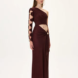 SS26-D-1021-36 raisa_vanessa knitted-burgundy-one-sleeved-draped-midi-dress-with-side-slit-and-gold-accessories