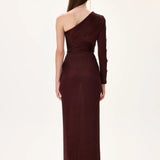 SS26-D-1021-38 raisa_vanessa knitted-burgundy-one-sleeved-draped-midi-dress-with-side-slit-and-gold-accessories