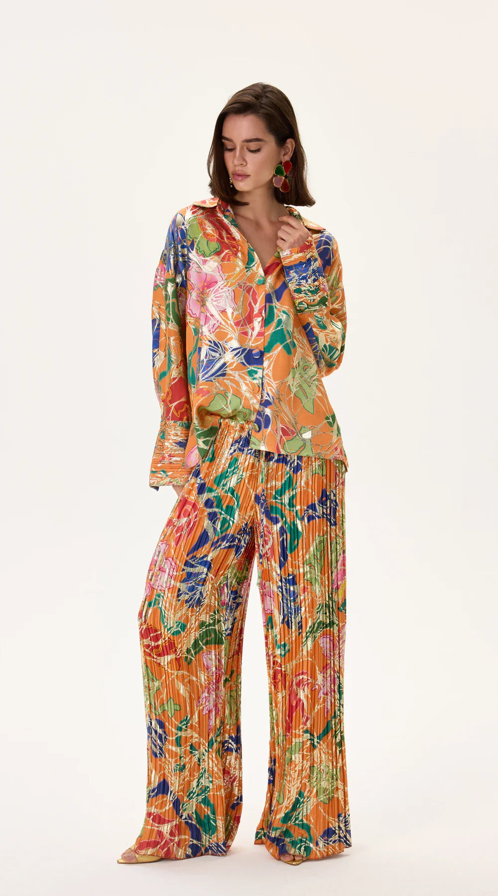SS26-P-1009-1-34 raisa_vanessa orange-pleated-viscone-multi-color-flower-printed-wide-leg-pants-with-gold-foil-accents