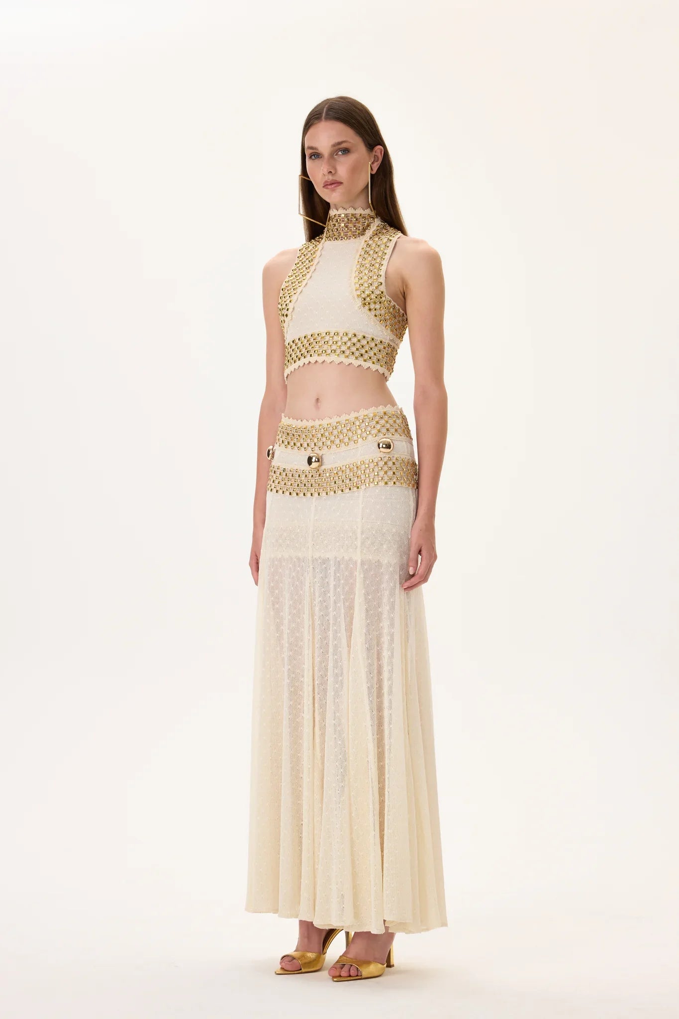 SS26-T-1013-36 raisa_vanessa knitted-crop-top-with-gold-metal-borderline-and-fully-buttoned-back