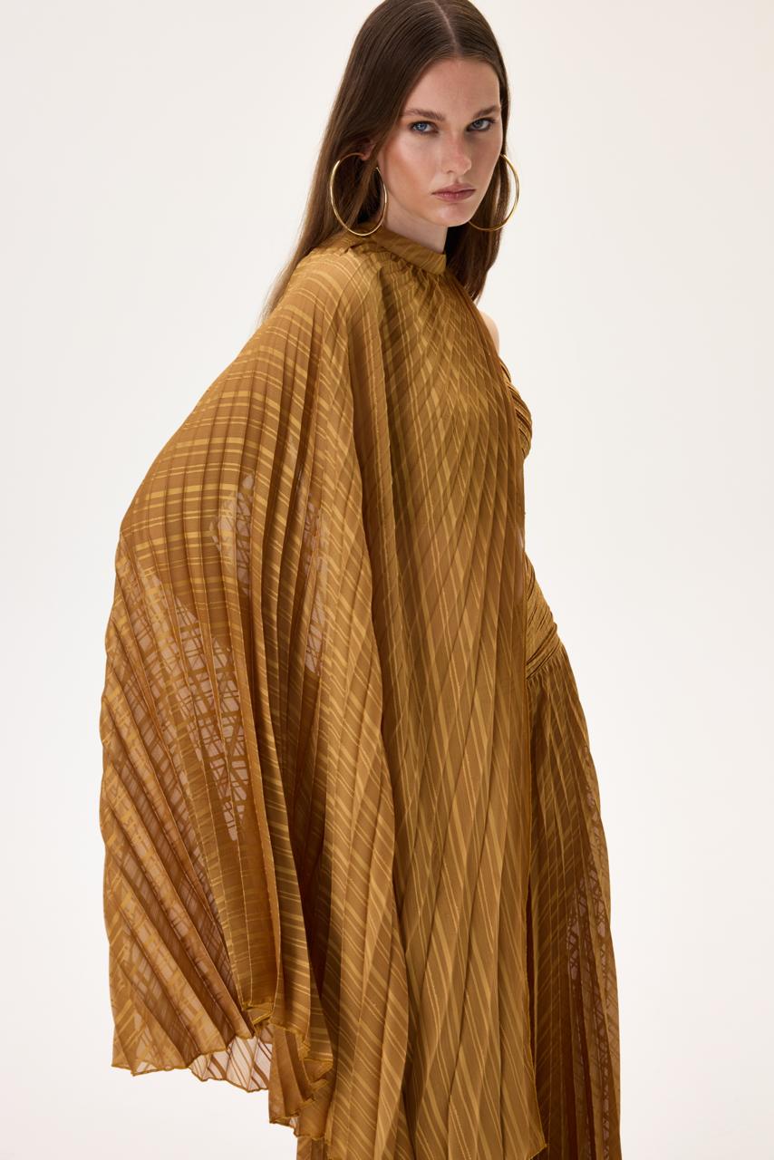 SS26-T-1010-4-40 raisa_vanessa pleated-chiffon-crop-top-with-half-cape