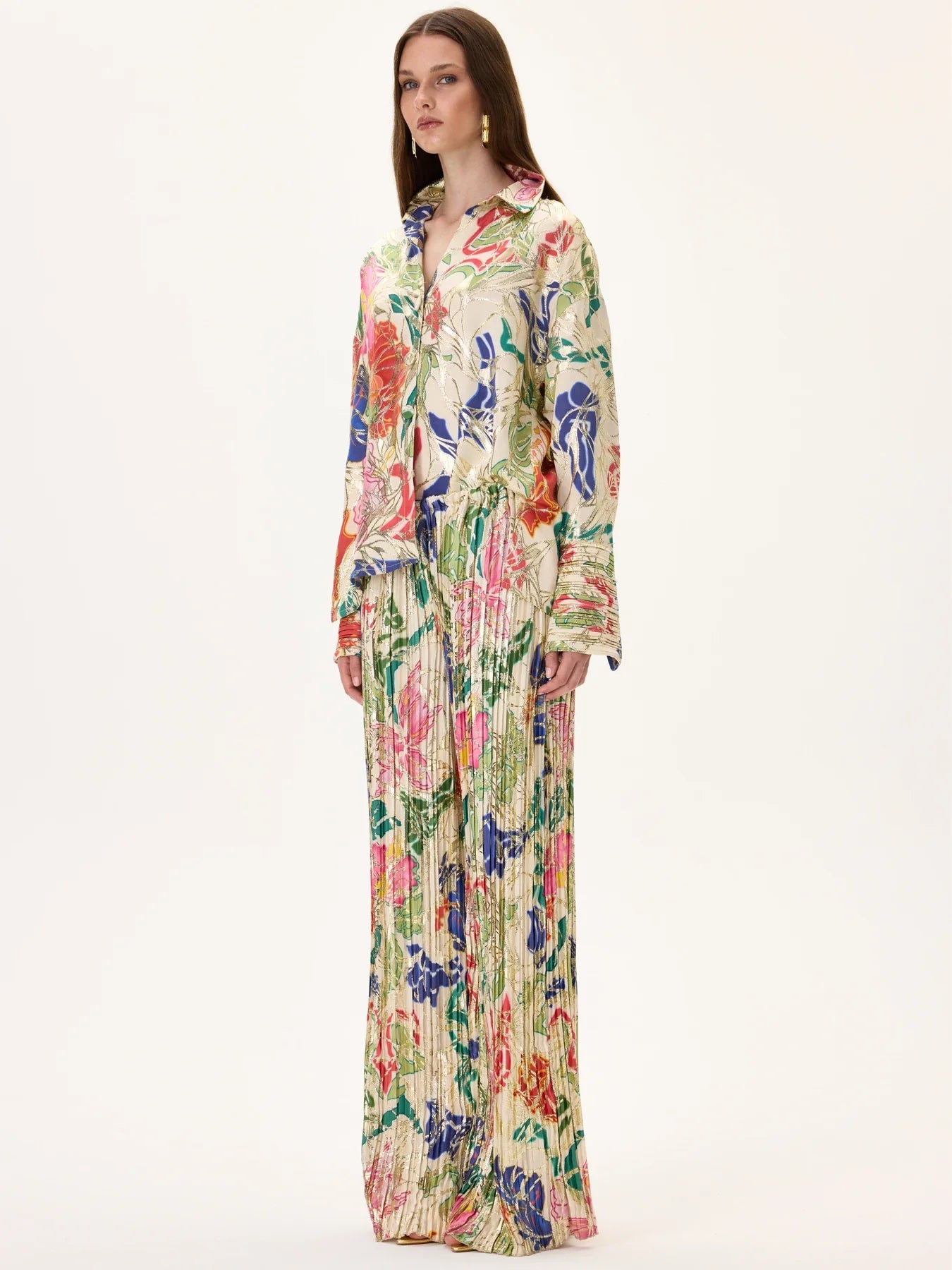 SS26-T-1020-2-36 raisa_vanessa cru-viscone-multi-color-flower-printed-shirt-with-gold-foil-accents